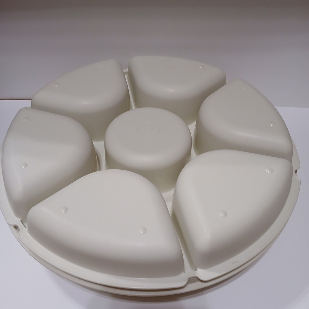 Vintage Tupperware Serving Center Set 1665 Beige Divided Veggie Tray Dip Cup - Picture 3 of 5
